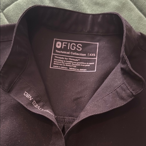 FIGS Rafaela Scrub Top - Picture 2 of 2